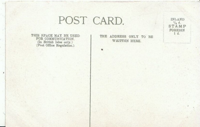 Middlesex Postcard - The Quadrangle - Hampton Court Palace  2081