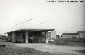 Cotton Plant Arkansas Cotton Plant Fargo train depot real photo pc (Y7914)