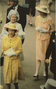 Royalty Postcard - Lady Diana Spencer With The Queen & Queen Mother  RS23864