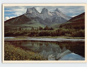 Postcard The Three Sisters, Canada