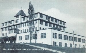H54/ Swan Lake New York Postcard c1940s Main Building Hotel Building 85