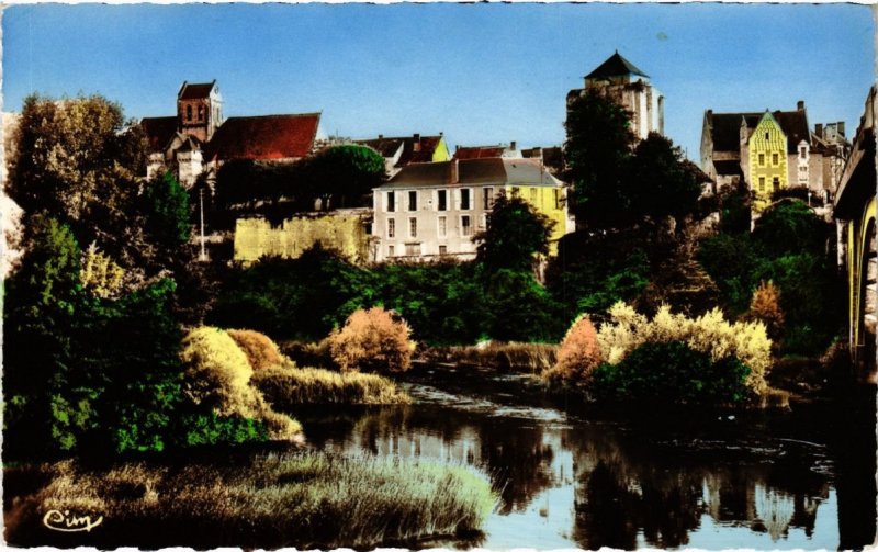 CPA La Roche-Posay-les-Bains - L'Eglise fortifiée (111571)