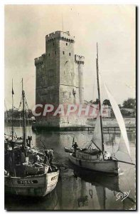 Modern Postcard La Rochelle Ch Ms. Tour Saint Nicolas Fishing Boat