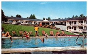 New Hampshire  Lake Sunapee Burkehaven Motel , Poolside