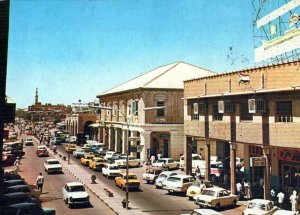 VINTAGE CONTINENTAL SIZE POSTCARD CHARE EL GAMHURIA WITH MOSQUE SUDAN 1979