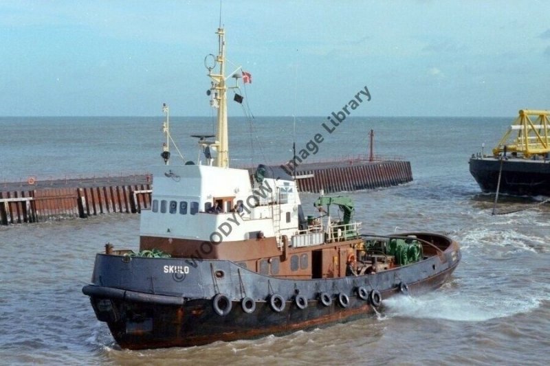 ap0886 - Danish Tug - Skuld , built 1970 - photograph 6x4 