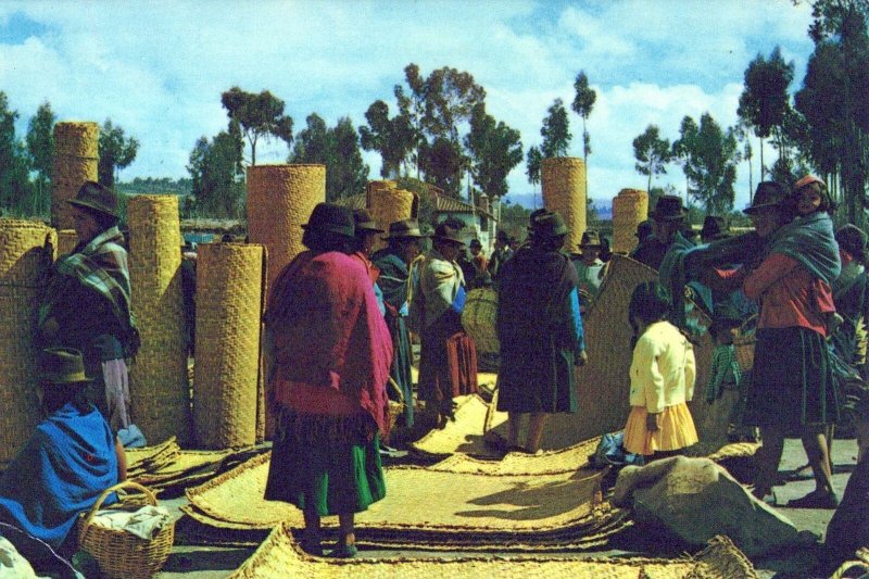 VINTAGE CONTINENTAL SIZE POSTCARD INDIAN MARKET SAQUISIF COTOPAXI ECUADOR