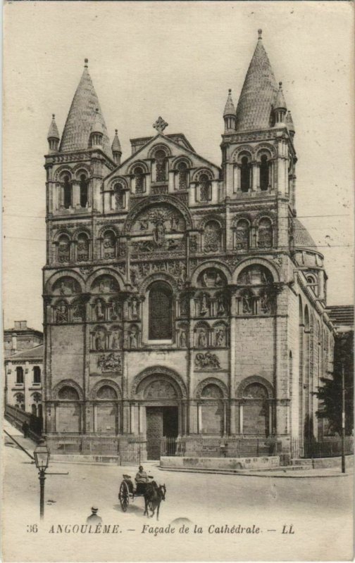 CPA Angouleme- Facade de la Cathedrale FRANCE (1073456)