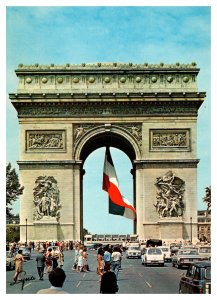 Postcard RPPC  France Paris Arc de Triomphe with flag - crowds old cars