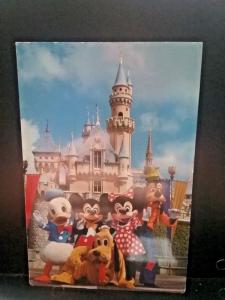 Postcard Mickey Mouse & Friends Posing at Disneyland    Z2