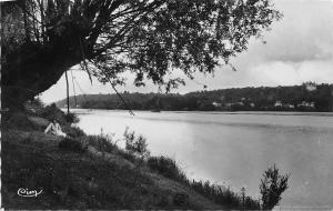 BF30070 une st martin de la place m et l bords de loire france