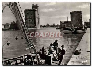 Modern Postcard La Rochelle At the port sailors recontent memories Fishing Bo...