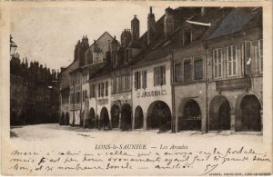 CPA Lons le Saunier- Les Arcades FRANCE (1043485)