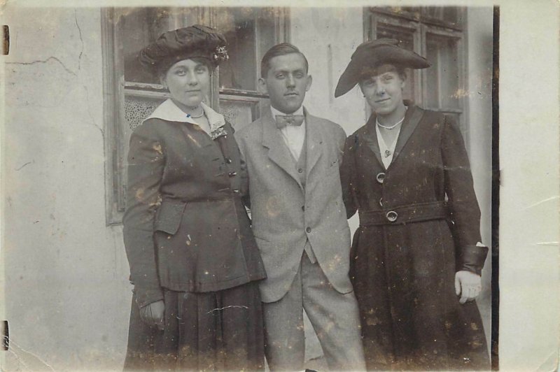 Social history young elegant man women hats early fashion photo postcard 1920