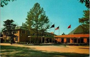Williamsburg Lodge Virginia VA Exterior VTG Postcard UNP Unused Mirro-Krome 