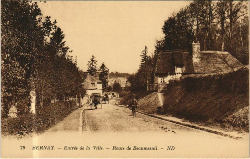 CPA BERNAY Entree de la Ville - Route de Beaumesnil (1160985)