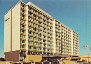 TORONTO ONTARIO CANADA~HOLIDAY INN AIRPORT-REXDALE POSTCARD