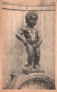 Postcard 1910's Manneken-Pis. Statue of a Nude Child Fountain Brussels Belgium