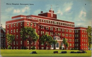 Mercy Hospital Davenport Iowa Postcard PC254