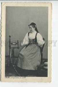 439415 Iceland Reykjavik local spinner girl Vintage postcard