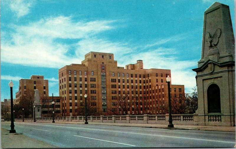 Vtg Delaware Hospital and Washington Street Bridge Wilmington DE Unused Postcard