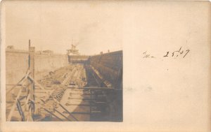 J70/ Ship Interesting RPPC Postcard c1907 Dry Dock Scene Ship 443