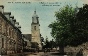 CPA LAMBALLE - L'Église St-Martin et la rue des Moulins (104224)