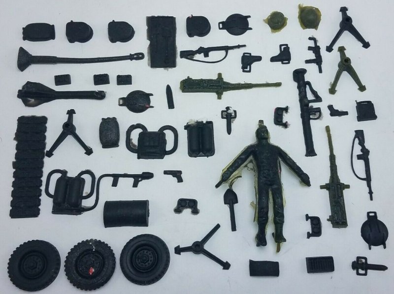 Vintage 1965 Thingmaker Fighting Men Lot of 40+ Completed Molded Items Weapons