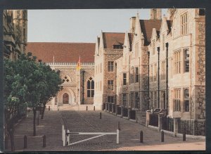 Hampshire Postcard - The Castle, Winchester - Great Hall & Round Table RR7310