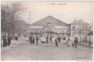 BREST (Finistere), France, 1900-1910s; L'Ouest Etat, People, Dog