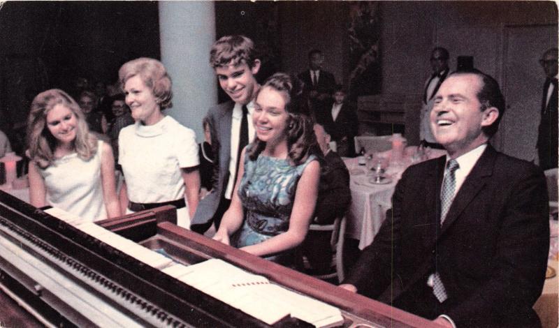 RICHARD NIXON PLAYING PIANO WITH WIFE & CHILDREN  CAMPAIGN POSTCARD c1968