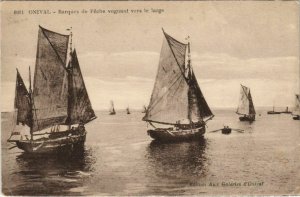 CPA ONIVAL-sur-MER Barques de Peche voguant vers le large (807619)