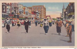 HOLLAND , Michigan , 30-40s ; Tulio Parade Street Scrubbers