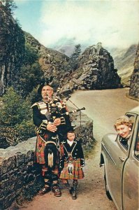 Ethnic types & scenes Postcard Glencoe Bagpipes player Scottish kilt folk outfit