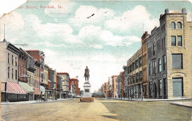 Keokuk Iowa~Main Street~Statue in Center of Street~Wall Paper~Photographer~1910