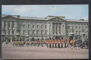 London Postcard - Guards Arriving at Buckingham Palace     RS12048