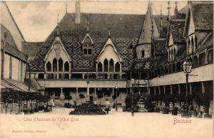 CPA Cour d'honneur de l'Hotel-Dieu - BEAUNE (354105)