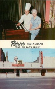 1950s Wisconsin Fond Du Lac Petrie's Restaurant Dexter Postcard 22-11838