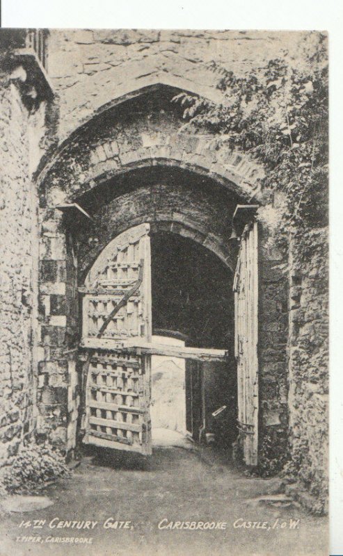 Isle of Wight Postcard - 14th Century Gate - Carisbrooke Castle - Ref 17795A