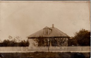 RPPC Lovely Cape Cod Style Cottage Home White Picket Fence c1910 Postcard F23