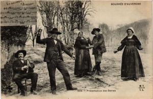 CPA Folklore - Auvergne - Bourrée d'Auvergne - Presentation des Dames (773118)