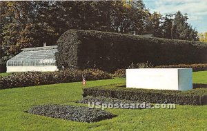 Gravesite, Franklin D Roosevelt - Hyde Park, New York NY  