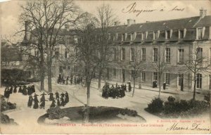 CPA ARGENTAN Pensionnat de l'Education Chrétienne Cour intérieure (150896)