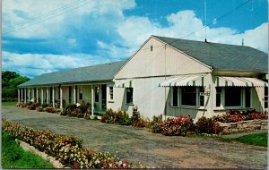 Lawrence Motel and Cottage York Beach Maine Hotel Ocean Coast vtg Postcard