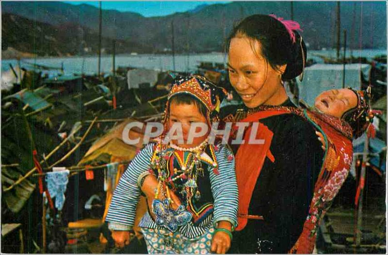 Postcard Modern Dress Queet of Woman & Boat Chidren