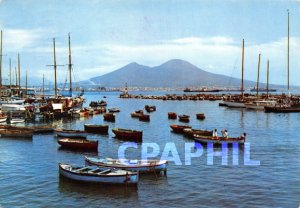 Modern Postcard NAPOLI
Il Vesuvio dal Borgo marinaro