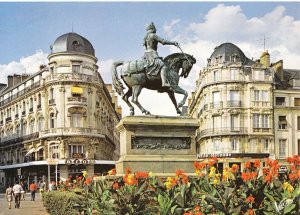 France Postcard - Les Merveilles Du Val De Loire - Place Du Martroi   SM290