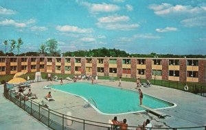 Vintage Postcard View of Holiday Inn Swimming Pool Restaurant Portland Maine ME