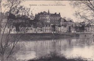 France Amboise Le Chateau vu des bords de la Loire