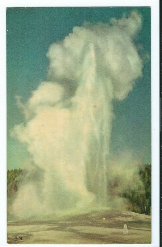 Vintage 1938 Postcard OLD FAITHFUL GEYSER Yellowstone National Park VPC1.